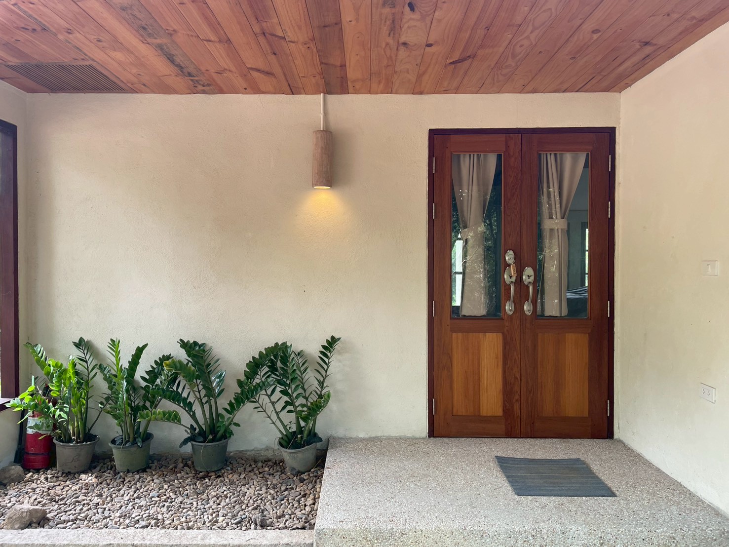 Gallery of Yoongthong & Dokaew entire bangalow rental